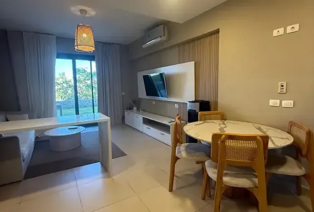 specious 3 bedrooms apartment with nice garden — 1