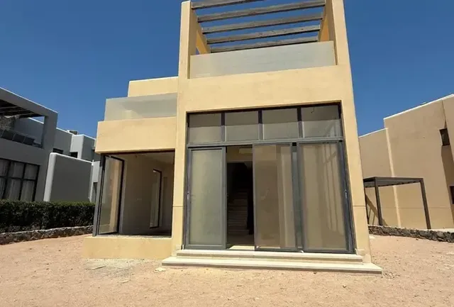 Lagoon view spacious brand new unfurnished villa — 1