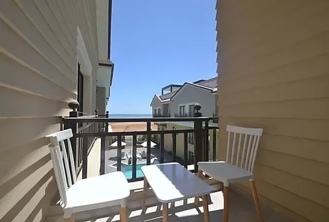 Cozy 1BR with Sea & Pool View in Aqua Blue — 1